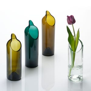 Artificial Recycling Design Vase oder Karaffe aus einer alten Weinflasche