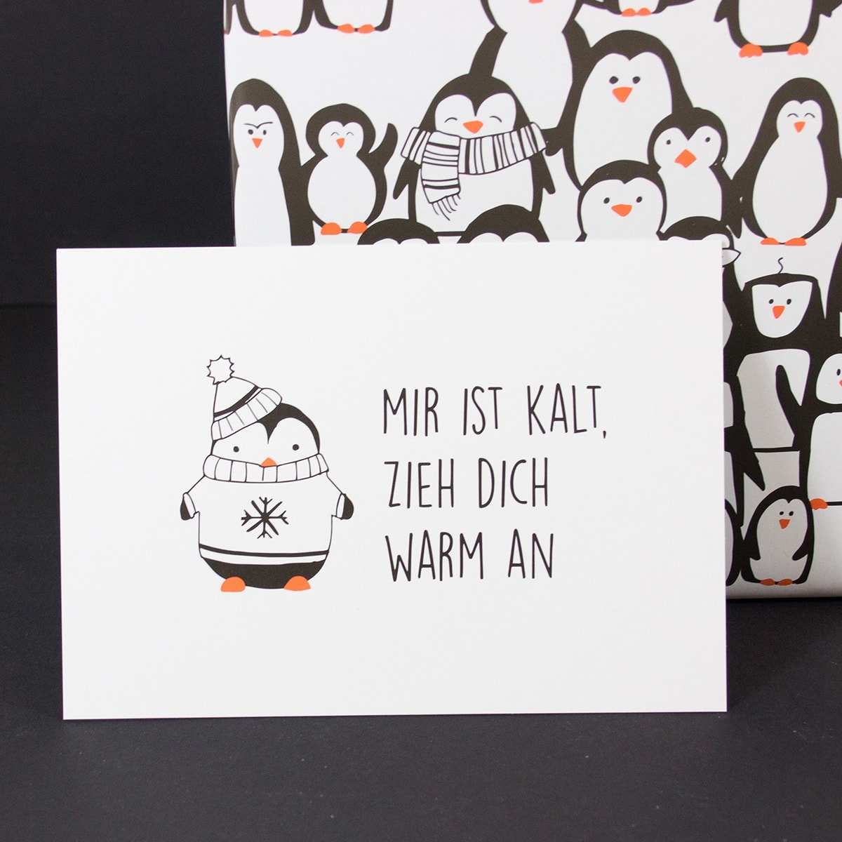 Bow & Hummingbird ökologische Postkarte Winterpostkarte Weihnachtspostkarte Weihnachtskarte "Mir ist kalt, zieh dich warm an"