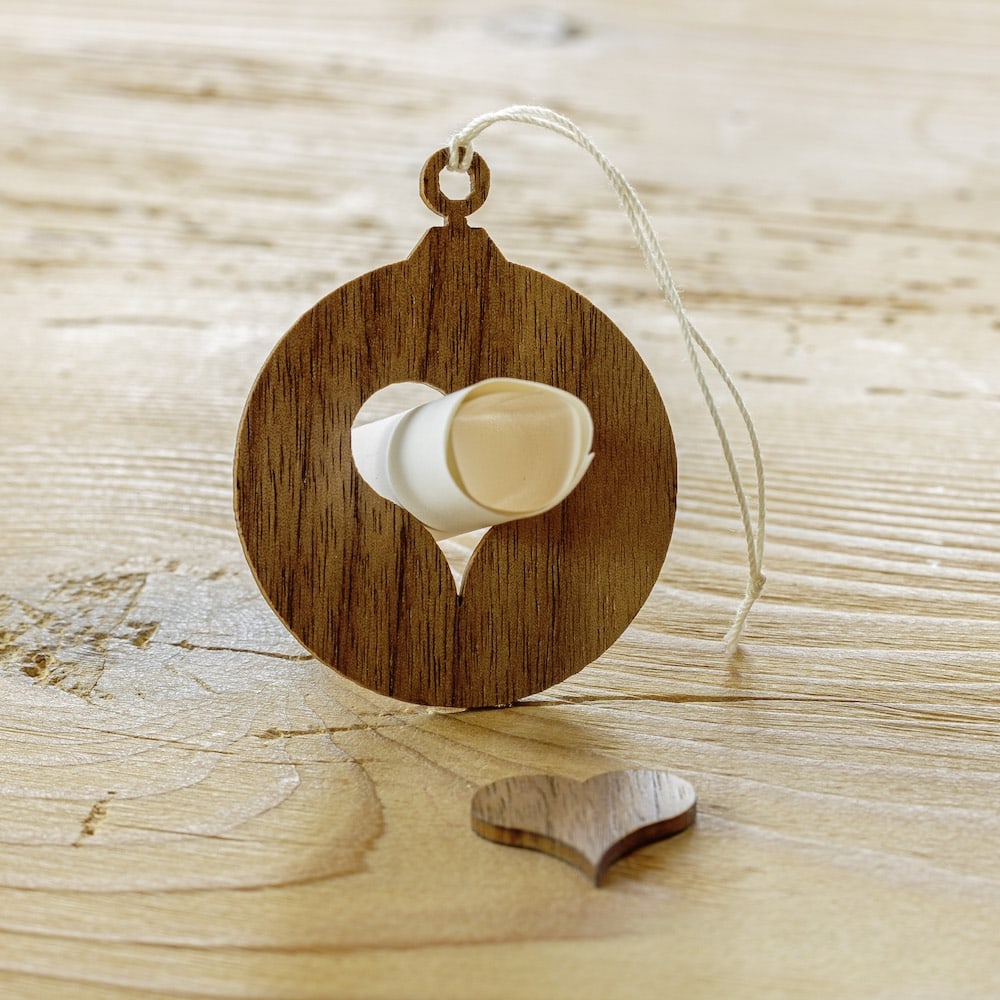 Designimdorf nachhaltiger Baumschmuck aus Holz - Wunschanhänger Herz