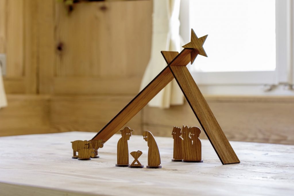 Designimdorf Simply Christmas nachhaltige DiY Krippe aus Holz zum selbst zusammenbauen