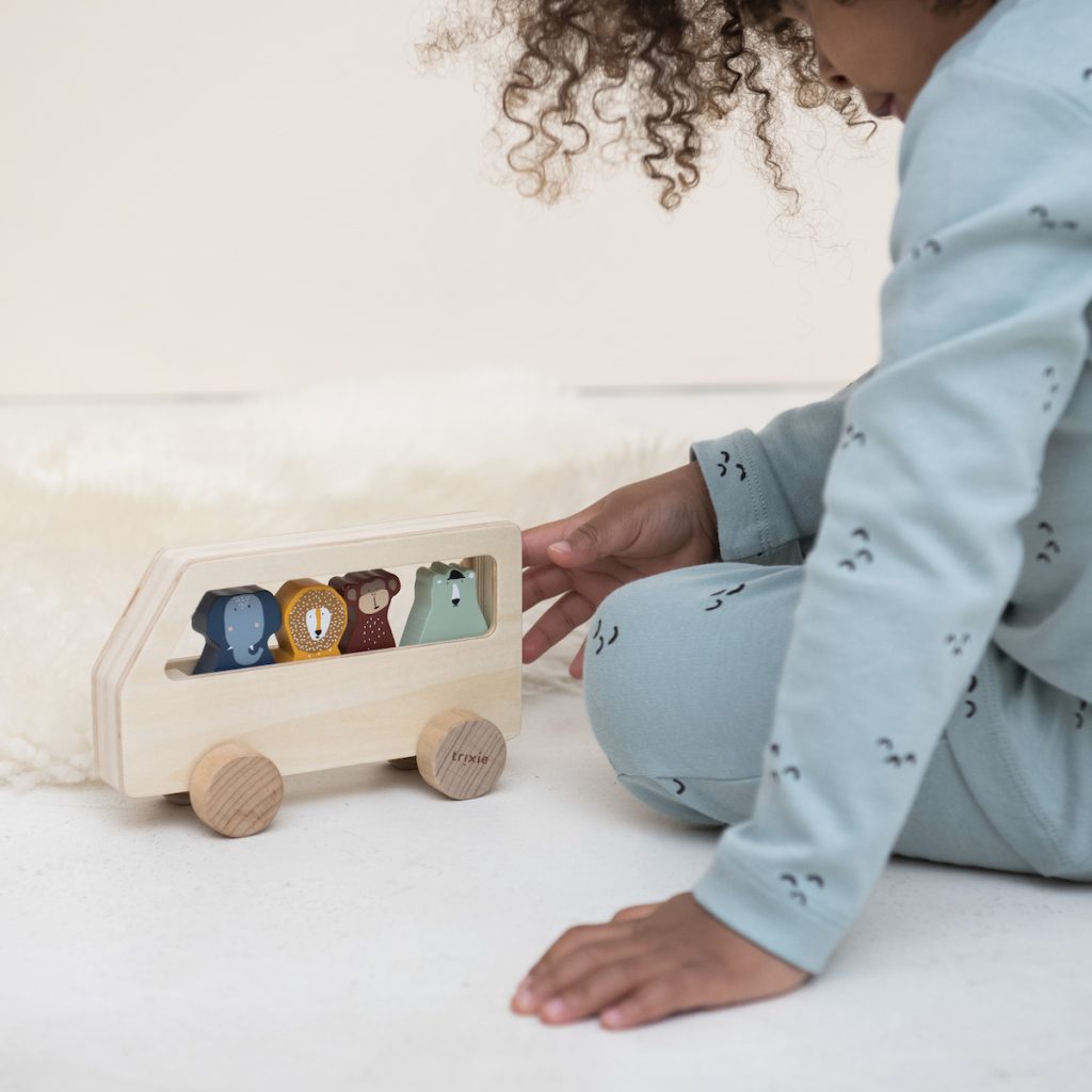 trixie-holzbus-mit-tieren-wooden-animal-bus-5