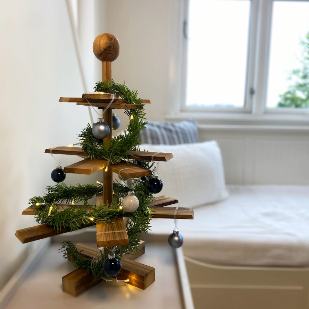 habitree-skandinavischer-tisch-weihnachtsbaum-aus-holz-kebony-character-wood-2