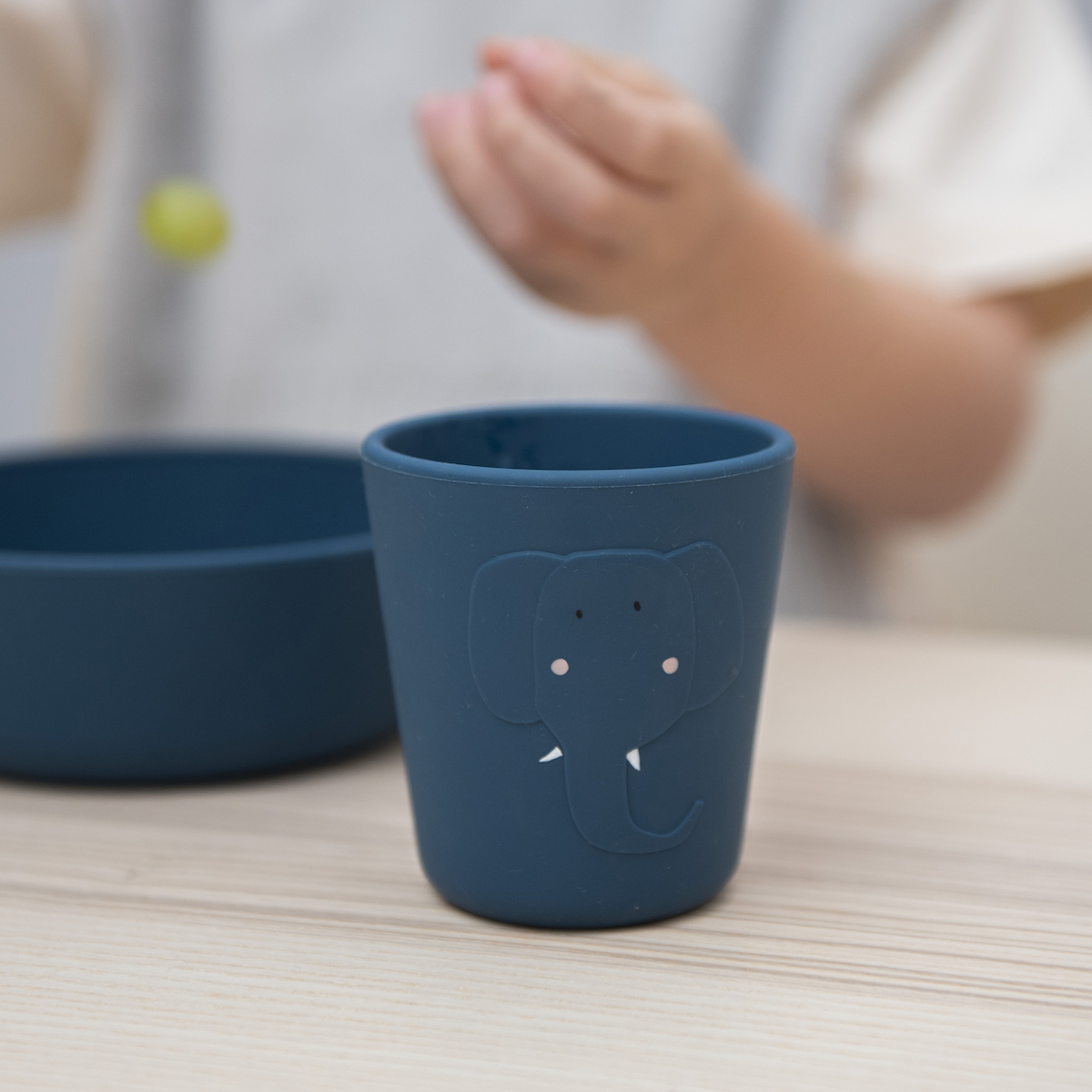 TRIXIE Kindergeschirr Aus Silikon Becher Im 2er Set Mrs Elephant trixie-kindergeschirr-aus-silikon-becher-im-2er-set-mrs-elephant