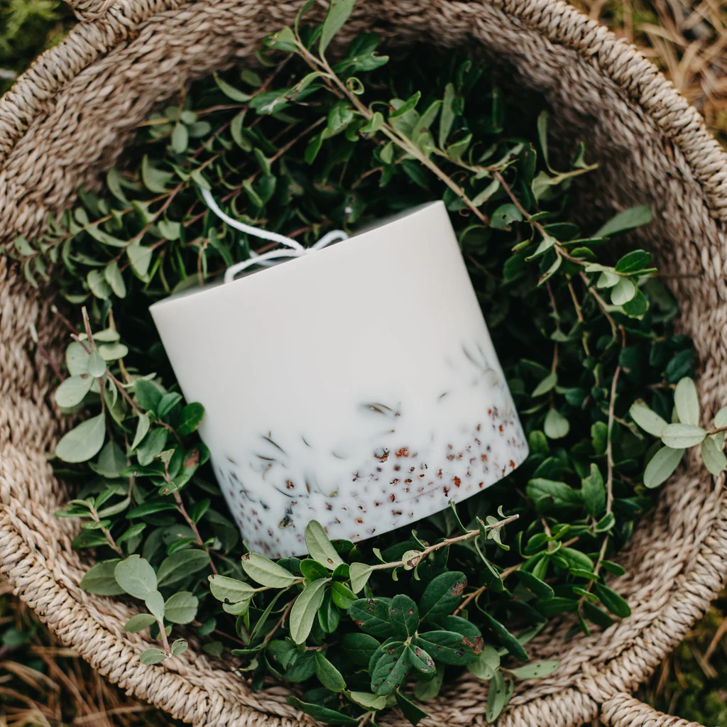 the Munio / Munio Candela große 3-Docht-Bio-Sojawachskerze Waldbeere mit Preiselbeerduft