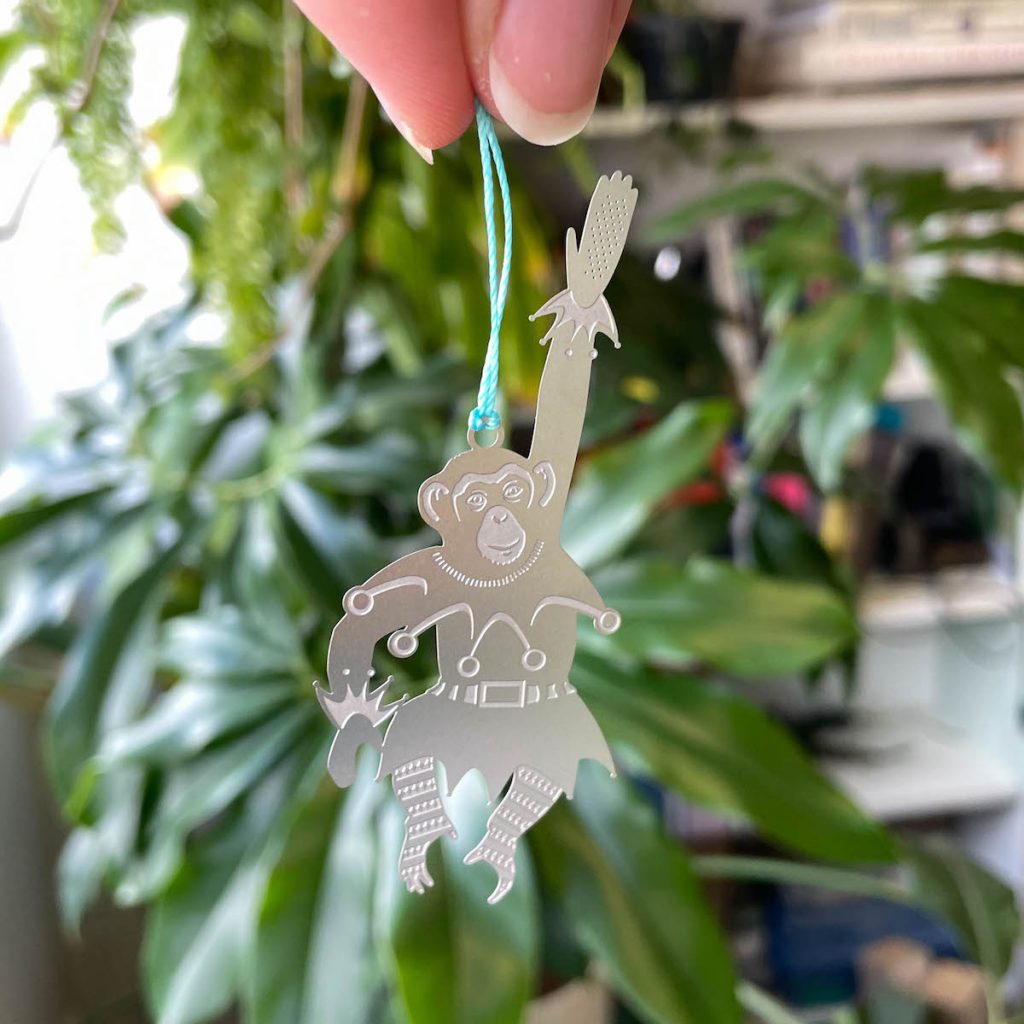 Another Studio Party Animal Schimpanse - Design Weihnachtsdekoration aus Edelstahl - Weihnachtsbaumschmuck
