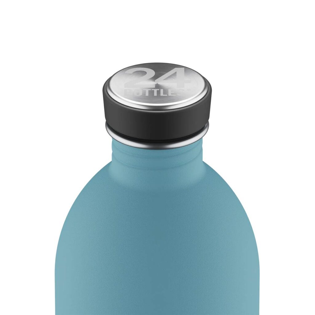 24Bottles URBAN Edelstahl-Trinkflasche 1000 ml – Farbe Powder Blue. Wiederverwendbar, BPA-frei & klimaneutral. Nachhaltige Alternative zu Plastikflaschen.