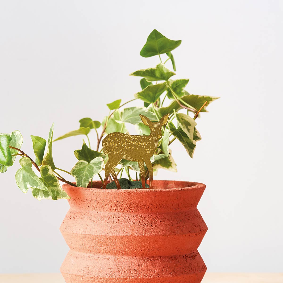 Plant Animal Reh aus Messing – nachhaltige Pflanzendeko und Geschenkidee von Another Studio für Zuhause und Büro