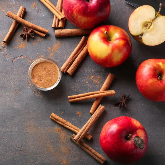 The Munio vegane Duft Sojawachskerze im Glas mit Holdochten - Apple Spice