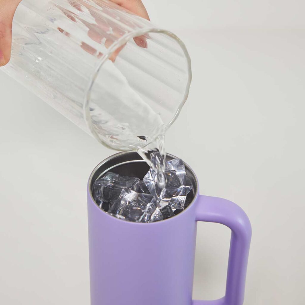 24Bottles Straw Cup 800ml ist ein Thermo Tumbler für unterwegs oder Büro - hält das Getränk bis 24 Stunden heiss oder kalt